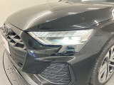 マトリクスLEDヘッドライトは、ロービーム用のLEDライトと、ひとつのユニットに多数のLEDが組み込まれたハイビーム用ヘッドライトが組み合わされた革新のヘッドライトです。