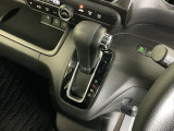 発進時から滑らかに加速する無段階変速のCVTはストップ&ゴーの多い街の中も快適です