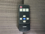 リヤ席モニター用のリモコンも付属!後席から手元でモニターを操作できるので、ドライブ中の使い勝手も良好です。お子様や同乗者が自分で操作しやすく、長距離のお出かけにも嬉しいアイテムです。