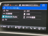 FMやAM、Bluetooth Audio、USB、テレビなど、複数の音源を画面上で選べます。使いたい項目が一覧で見やすく、気分や利用シーンに合わせて切り替えやすい装備です。