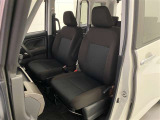 厚みがあって、座り心地のいいシート。運転席も助手席もリラックスしてゆったりと座れます♪