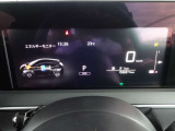 メーターになります。外気温度計や平均燃費等様々な情報を表示致します。