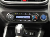 スマートキーを携帯していればキーを取り出さずにドアを施錠&解錠。クルマの始動も可能です。