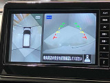 【アラウンドビューモニター】車を上から見下ろしているかのような映像で周囲の状況がひと目で確認、狭い駐車場に駐車するときも安心です♪