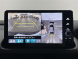 【マルチビューカメラシステム】自車周辺をぐるりと俯瞰できるカメラで危険を察知。上空からの映像で自動車や障害物の位置が詳細に確認できるので、狭い駐車場でも安心して駐車できますね。