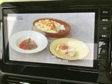 テレビ番組を画面で視聴でき、停車中の待ち時間を過ごす際にも活用できます。映像と音声を車内で楽しめる装備が備わり、停車時のひとときをより快適に過ごしたい方におすすめです。