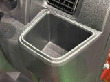 運転席ドリンクホルダー付いてます