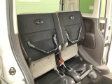 リアシート座面を持ち上げると、背の高い荷物を積むのに便利なトールモードに変身します!多彩なシートアレンジで使い勝手良好!