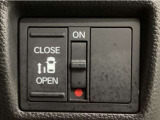 【片側パワースライドドア】片側がパワースライドドアになっており、運転席のスイッチやスマートキーでも開閉が可能です!開口部も広いので乗り降りも楽々♪