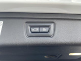 【パワーゲート】電動パワーゲートです。開閉がボタン1つで開け閉め行えます。また、状況に応じてのトランクハッチ開閉量を簡単に設定可能です。スマートオープナーも便利な機能です。ぜひお試しください。