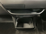 お気に入りのCDなどが収納できる格納式ボックス★