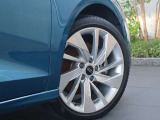 ●オシャレは足元からといいますが、車も同じく足元のエレガンスさで全体のイメージが変わります。