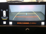 バックモニター付き。車両後方の映像が画面に表示されるので、車庫入れが苦手な人も安心です。ただし、目視確認もお忘れなくお願いいたします。