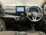 運転席からの視界が左右に広く隅々まではっきりと見えます!クルマの前端も把握しやすく安心です!