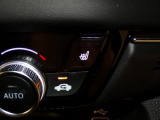 【シートヒーター】シートヒーター装備車です。寒い冬に乗車中とても暖かく快適に移動できます。冷え性の方にピッタリの装備です!