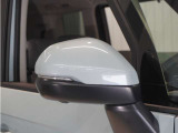 ◆ドアミラーウインカー◆ドアミラーにウインカーを装備しています。対向車に自身の進行方向を合図し安全に運転できます。