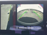 左サイドカメラとフロントカメラ運転席から死角となりやすい車両左前部分や前方部分もバッチリ見えます♪