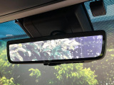 【デジタルインナーミラー】後席の大きな荷物や同乗者で後方が確認しづらい時でも安心!カメラが撮影した車両後方の映像をルームミラー内に表示。クリアな視界で状況の確認が可能です!