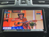 テレビ番組を画面で楽しめる装備を備えています。停車中の休憩時間にニュースや番組を視聴でき、待ち時間も有意義に過ごせます。画面上で番組内容を確認しながら楽しめるのが魅力です。