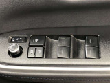 パワーウィンドは今や当たり前の機能ですが、無いと困る機能です。運転席からの操作で、全席の窓を振るオープンにしたり、フルクローズが可能です。