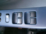 運転席はオートタイプのパワーウィンドウです。車内の換気もスムーズです。