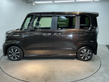 スライドドアなら狭い駐車場でもドアをぶつける心配がありません。ステップが低く乗り降りもしやすいです。