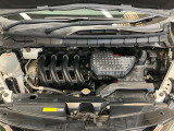 エンジンルームもクリーニング済みできれいですよ。日産の整備士がしっかりと丁寧に点検していますので安心してお乗りいただけます
