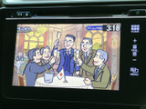 画面でテレビ番組を楽しめる装備です。停車中の待ち時間などに映像を視聴でき、画面上には音量などの表示も備わっています。視聴は安全な場所に停車してご利用ください。