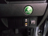 燃費を抑えるECON、横滑りを防ぐVSA等のスイッチ類は運転席の右側、手の届きやすい位置にあります。