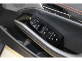 スイッチ一つで窓を開け閉めできるパワーウィンドウスイッチです。