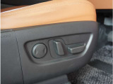 【パワーシート】電動で座面を前後上下に動かすことができます。簡単に運転しても疲れにくい姿勢に調整できます。