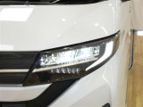 LEDヘッドライトです。デザイン性がよくとても明るいので、夜間の走行や悪天候でも安心です。しかも長寿命!