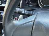 運転席の手元でシフトアップシフトダウンの操作が可能なパドルシフトを装備しています♪