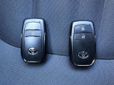 スマートキー2個あります。家族で共有すれば、自宅の駐車場での入替や、旅行先での運転交代など大変便利ですよ。