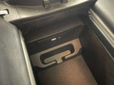 メモリー付きパワーシートが装備されている車両はシートの位置・ドアミラーの角度・ハンドルの位置を3名まで記憶出来ます。
