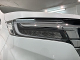 LEDヘッドライトは、点灯の瞬間から最大光量を発揮し、突然暗くなるトンネルなどでの安定感を高めます。