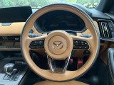 【純正革巻きステアリング】上質な革を使用することで、手にしっかり馴染みとても運転しやすいハンドルです♪
