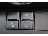 ■衝突回避支援機構■自動車に搭載したレーダーやカメラからの情報をコンピュータが解析し、運転者への警告やブレーキの補助操作などを行います。