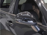 ◆ドアミラーウインカー◆ドアミラーにウインカーを装備しています。対向車に自身の進行方向を合図し安全に運転できます。
