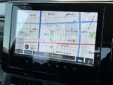 周辺の道路や地名を画面上で確認でき、目的地までのルート確認や現在地の把握に役立ちます。見やすい地図表示で、初めて訪れる場所への移動も計画しやすく便利です。
