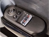当社BMW認定中古車は全車保証付きでございます。また保証料金や整備費用はお見積書内の諸費用・税金に追加計上する事はございません。認定中古車保証付きのお支払総額でお見積りご依頼の上、他店とお比べください