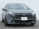 アダプティブLEDヘッドライト。フロントカメラで前方の状況を検知し対向車や先行車に眩しい思いをさせることなく必要なところだけを遠くまで照射します。