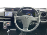 運転席まわりです。 各操作スイッチは使いやすい位置に配置されてます。