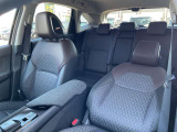 室内シートはゆったりワイドなサイズ。長距離ドライブでも疲れにくいデザインです。
