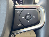 【ステアリングスイッチ】運転中、前方から目線をそらさずにオーディオ等の操作ができるよう、適切に配置されたスイッチ類。安心&快適なドライブを演出してくれる便利な機能です。