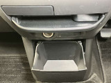 【インストセンターロアボックス】CDなどが収納できる格納式のボックス!
