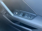 アクティブレーンアシスト『60km/h 以上での走行時にドライバーの不注意によってクルマがレーンをはみ出しそうになると、クルマをレーンに戻す方向にステアリングをアシストします