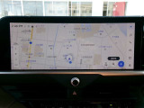 DCM(専用通信機)を装備したコネクティッドナビです。なお無償でのご利用期間は限定(令和12年10月まで)されています。詳しくは営業スタッフにお問い合わせください。