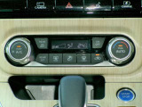 快適オートエアコン付♪設定温度をキープし車内を快適な温度に保ちます♪