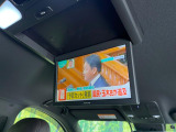 【フリップダウンモニター】大画面モニターで後席でもエンタメをお楽しみいただけます。小さなお子様にも大人気の装備です♪